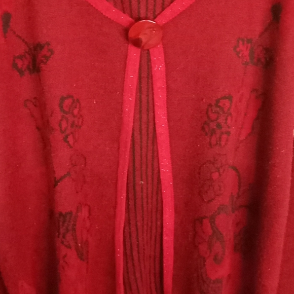 Lovely red sweater with flowers - Picture 7 of 7